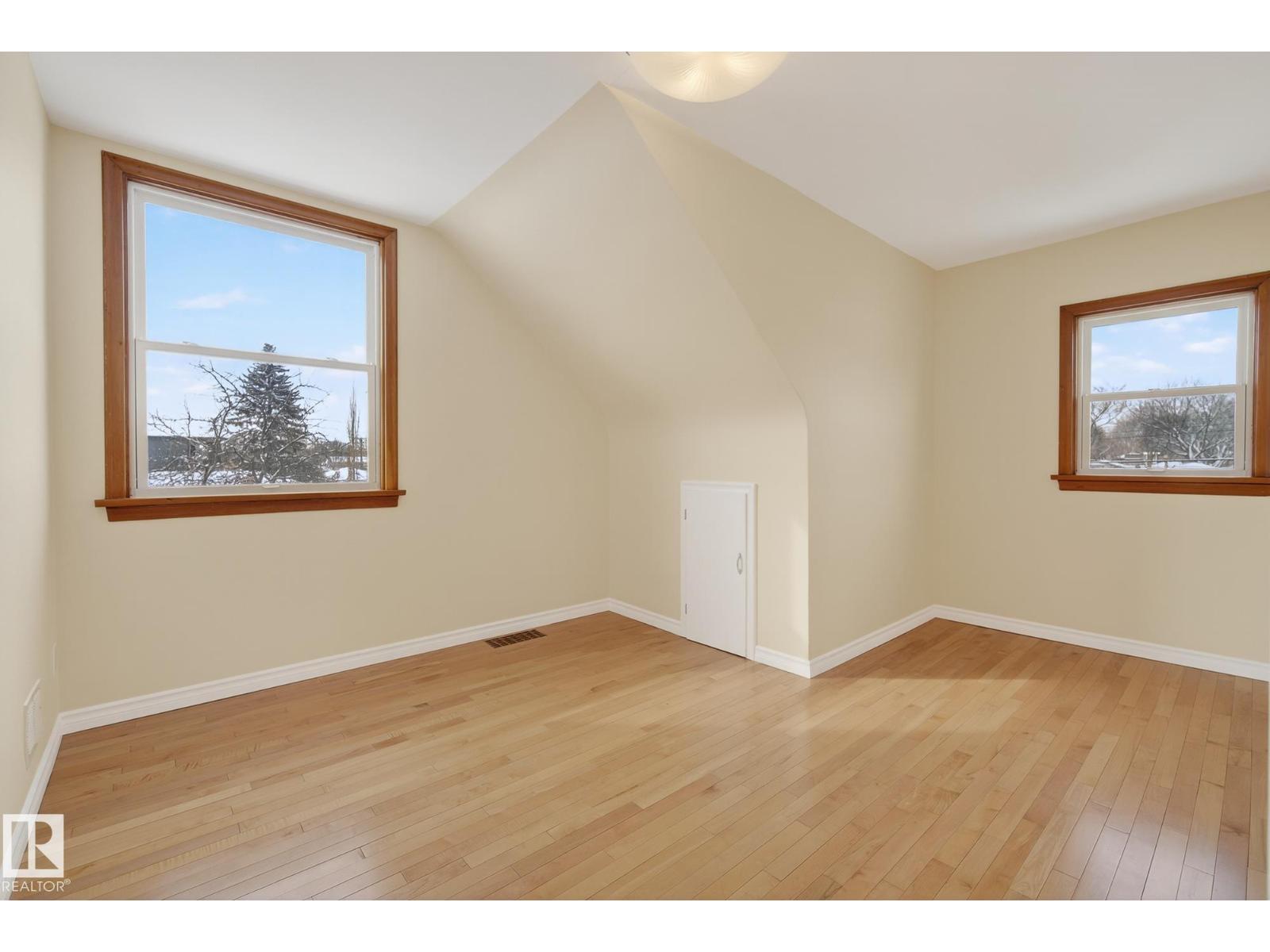 10336 80 ST NW, Edmonton