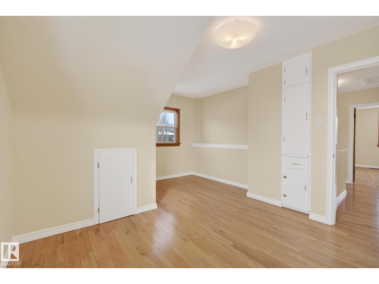 10336 80 ST NW, Edmonton