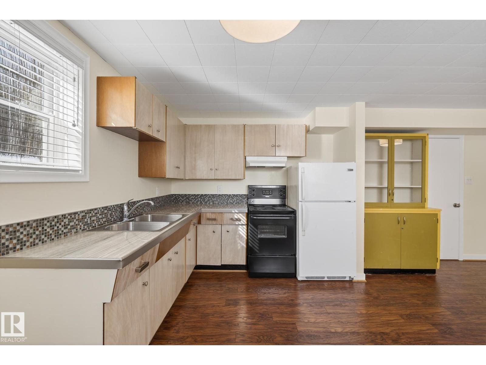 10336 80 ST NW, Edmonton