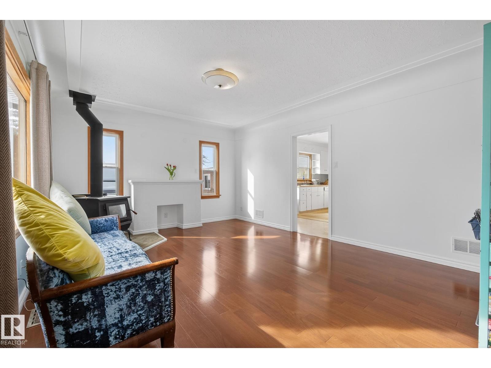 10336 80 ST NW, Edmonton