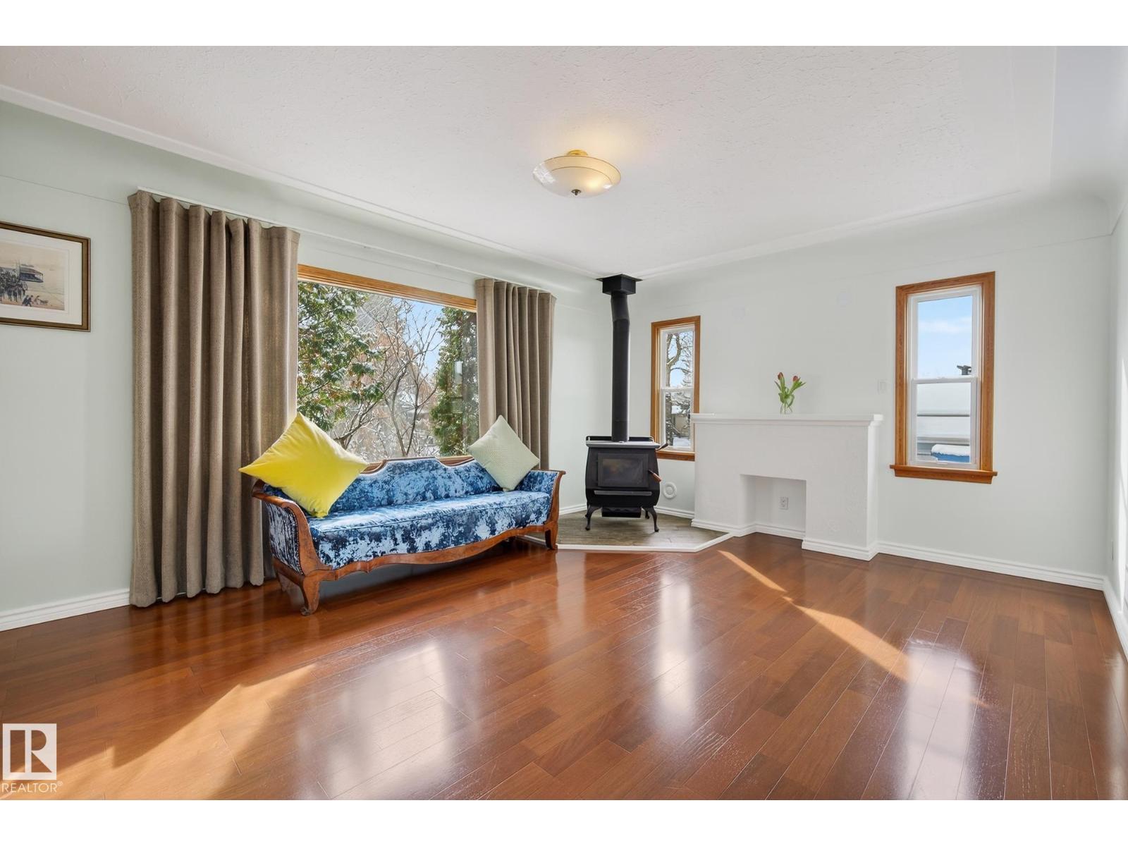 10336 80 ST NW, Edmonton