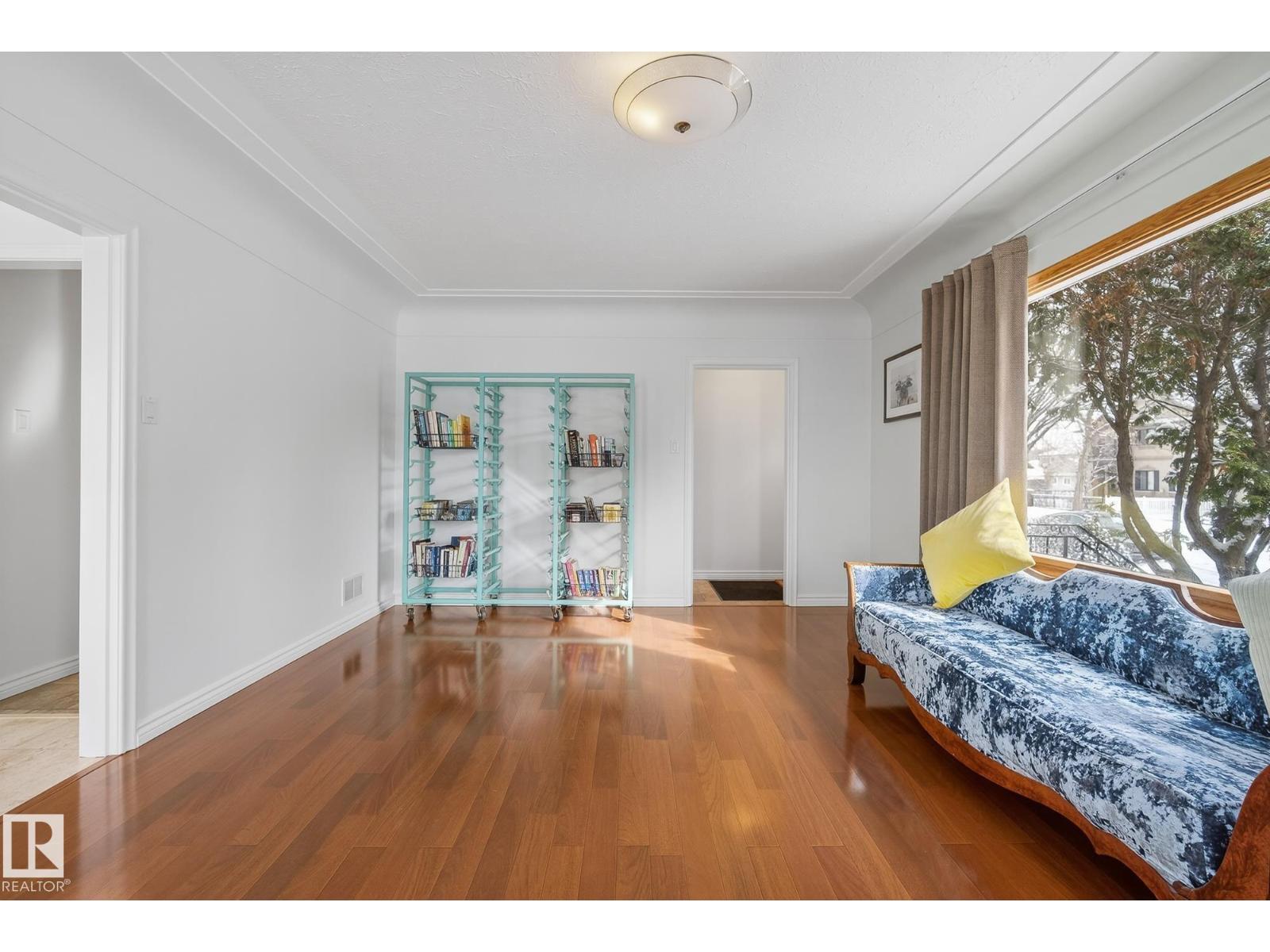 10336 80 ST NW, Edmonton