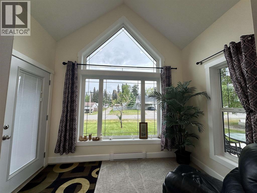 271 OMINECA STREET, Vanderhoof