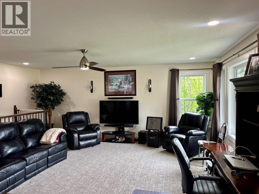 271 OMINECA STREET, Vanderhoof