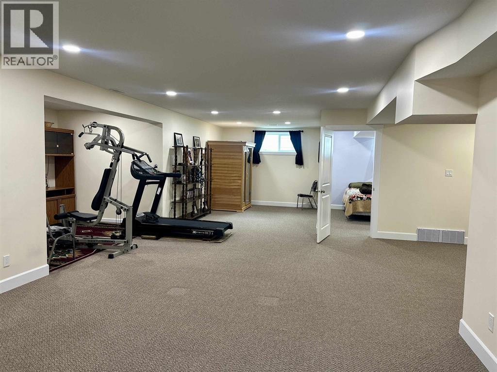 271 OMINECA STREET, Vanderhoof