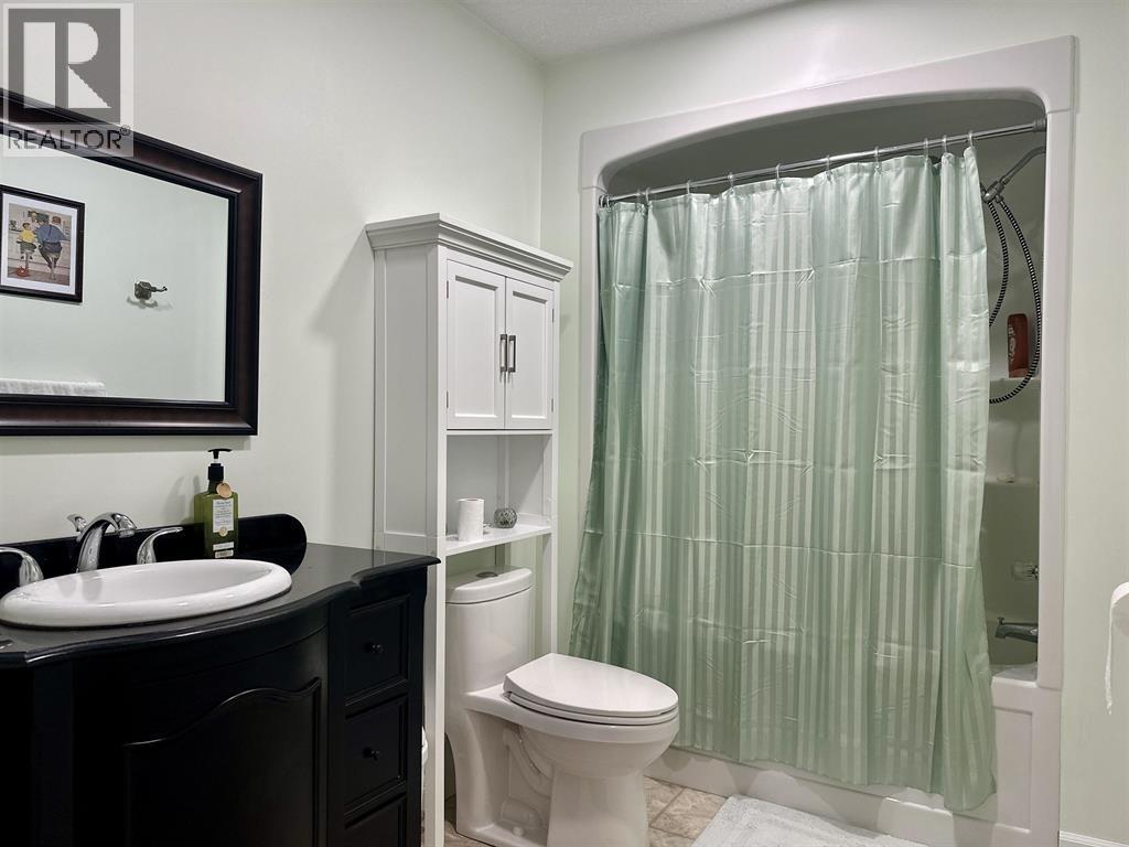 271 OMINECA STREET, Vanderhoof