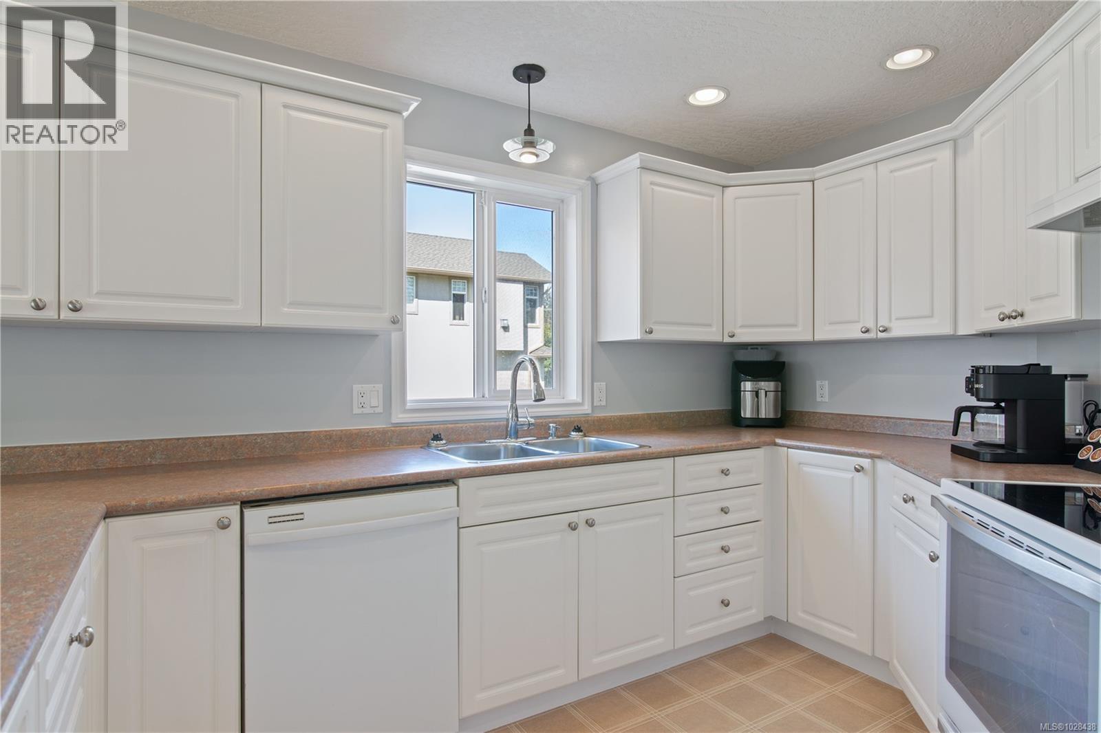  2318 Selwyn Road, Langford