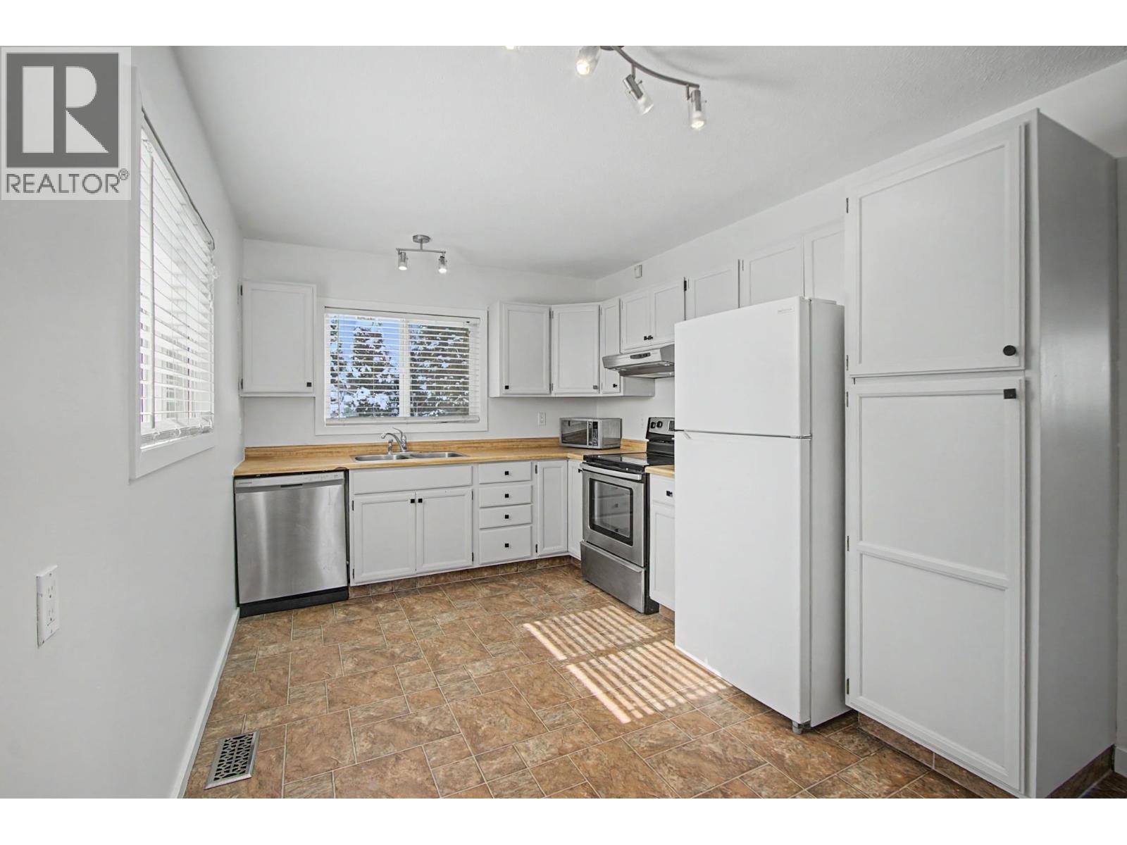 5977 SIMON FRASER AVENUE, Prince George