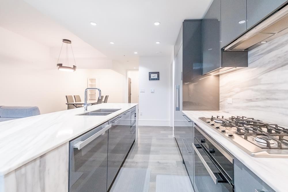 604 1500 MARTIN STREET, White Rock