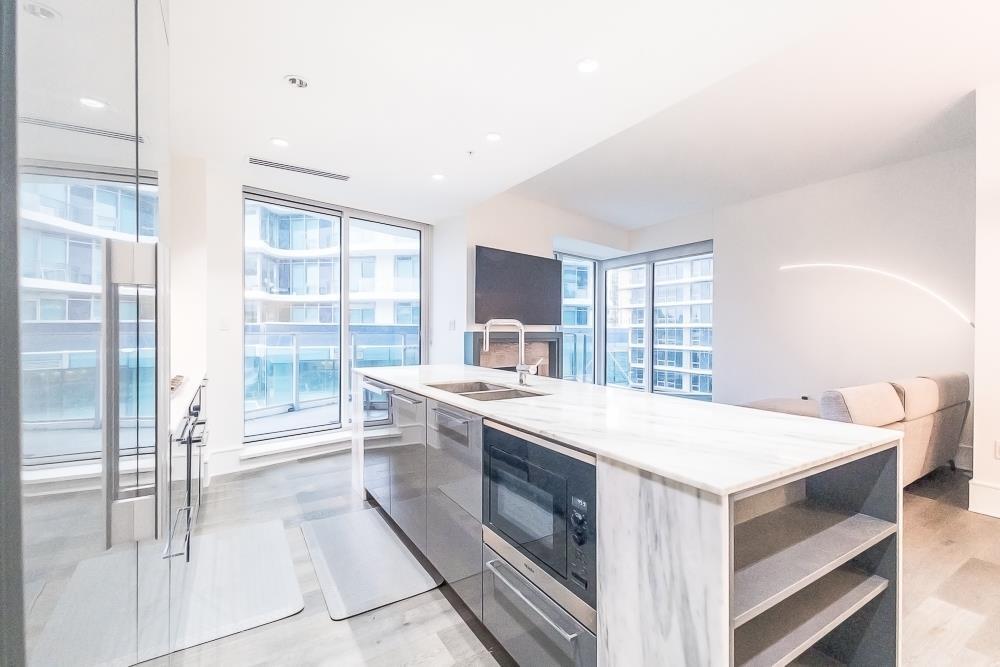 604 1500 MARTIN STREET, White Rock