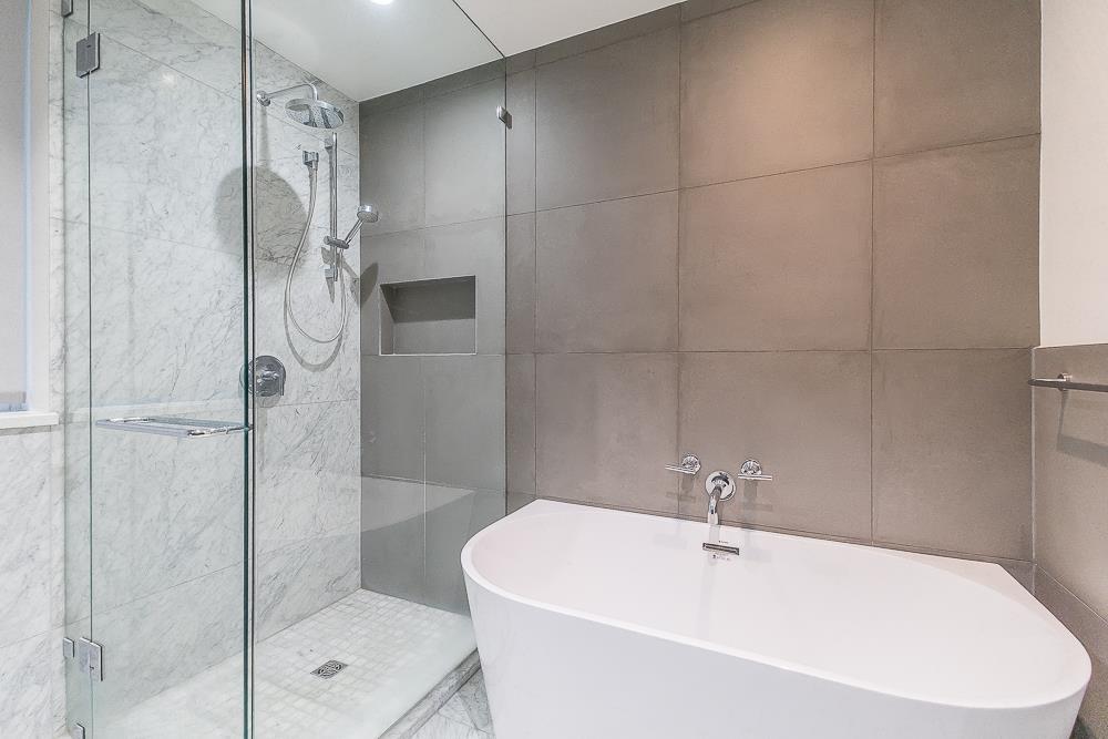 604 1500 MARTIN STREET, White Rock