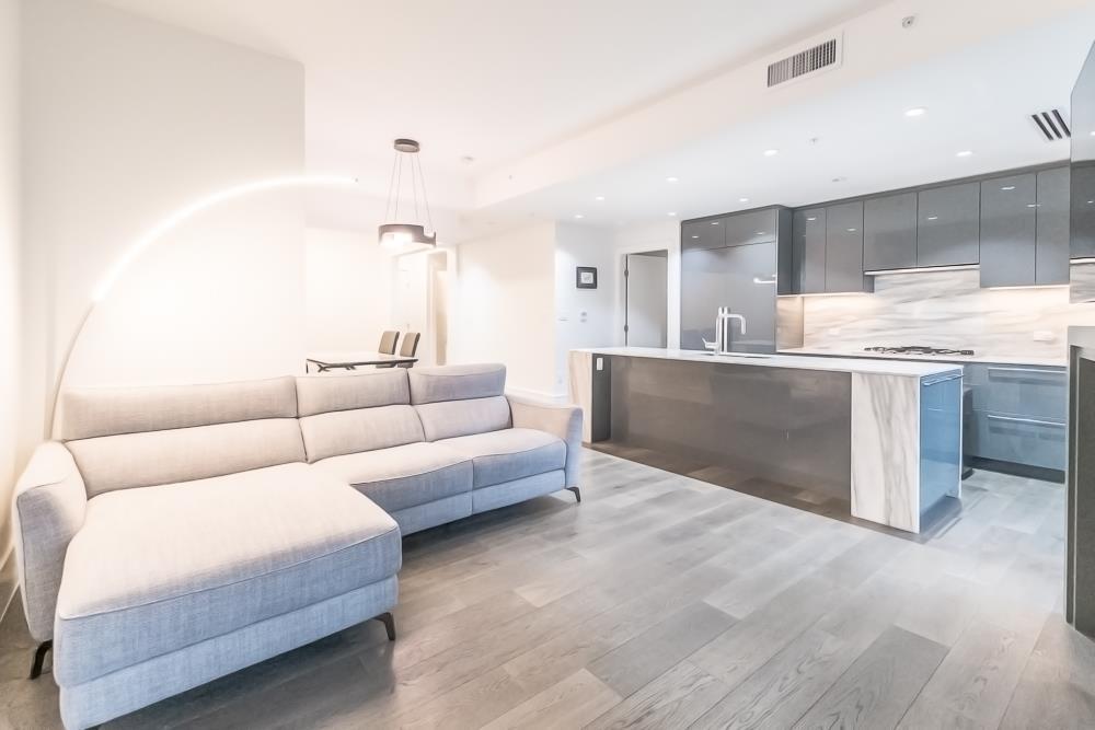 604 1500 MARTIN STREET, White Rock