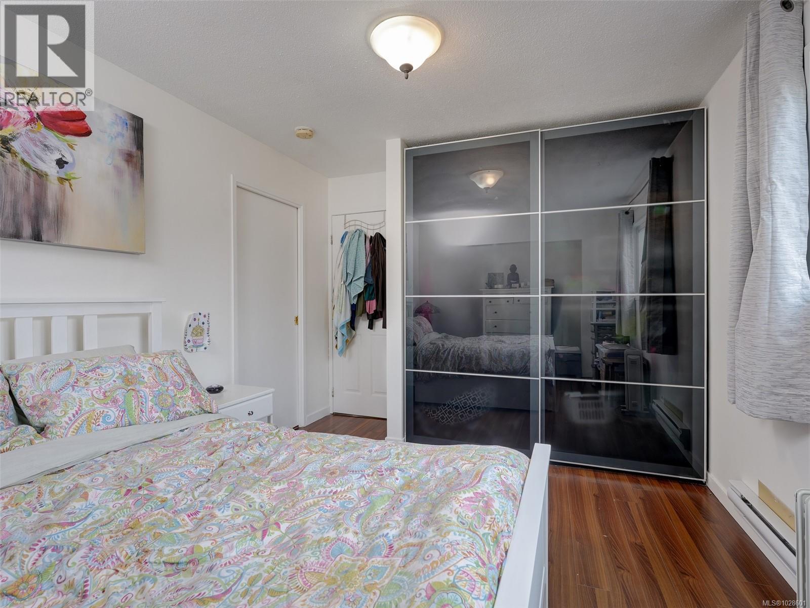  1604 San Juan Avenue, Saanich