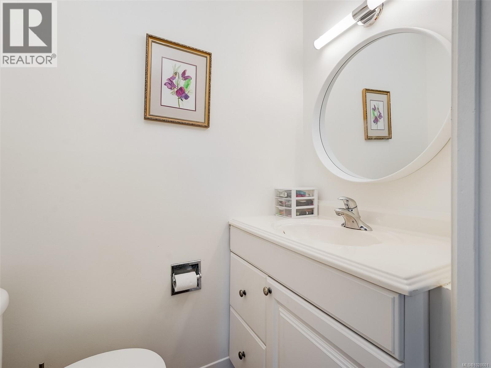  1604 San Juan Avenue, Saanich