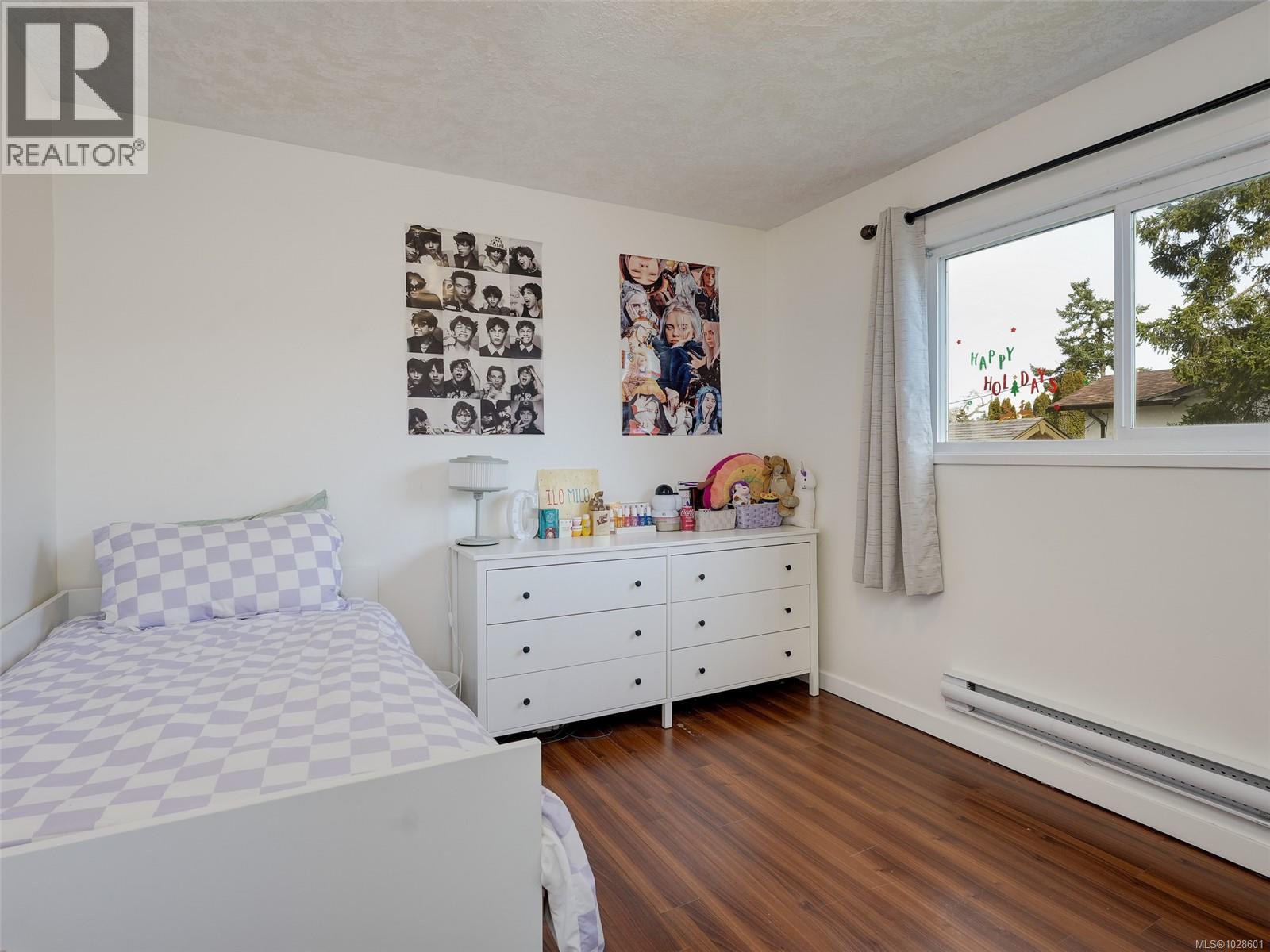  1604 San Juan Avenue, Saanich