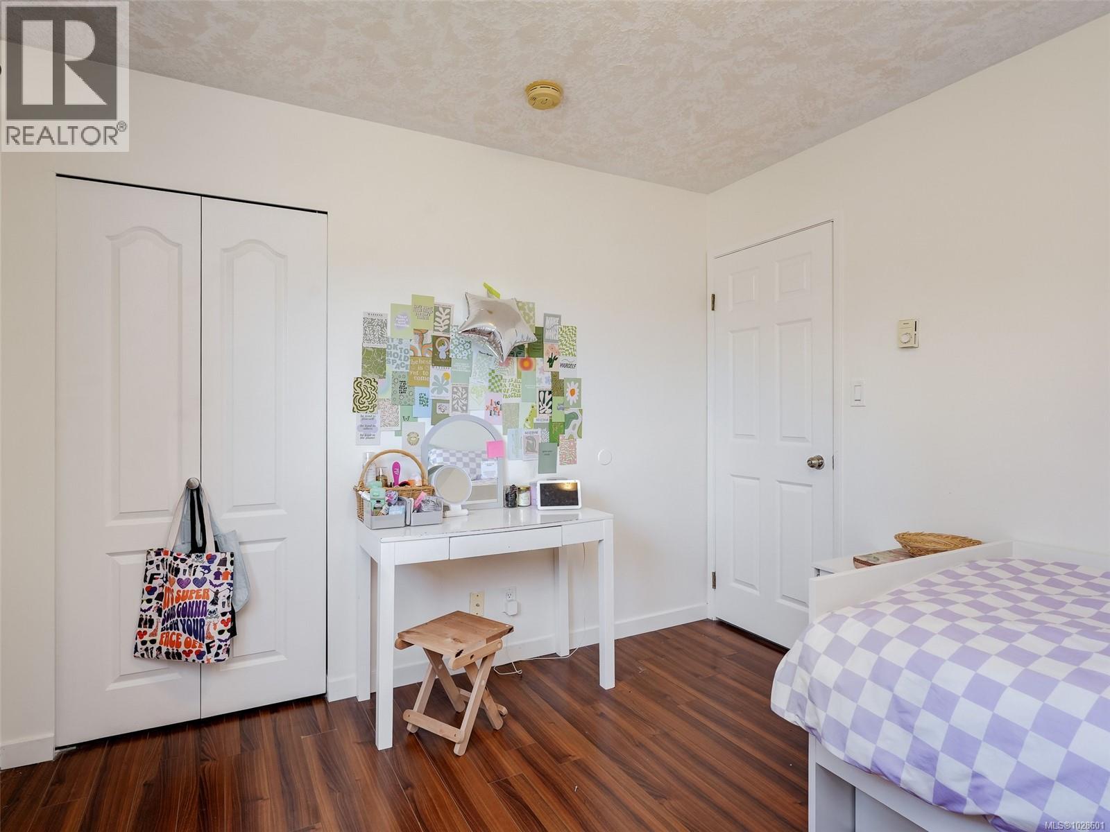  1604 San Juan Avenue, Saanich