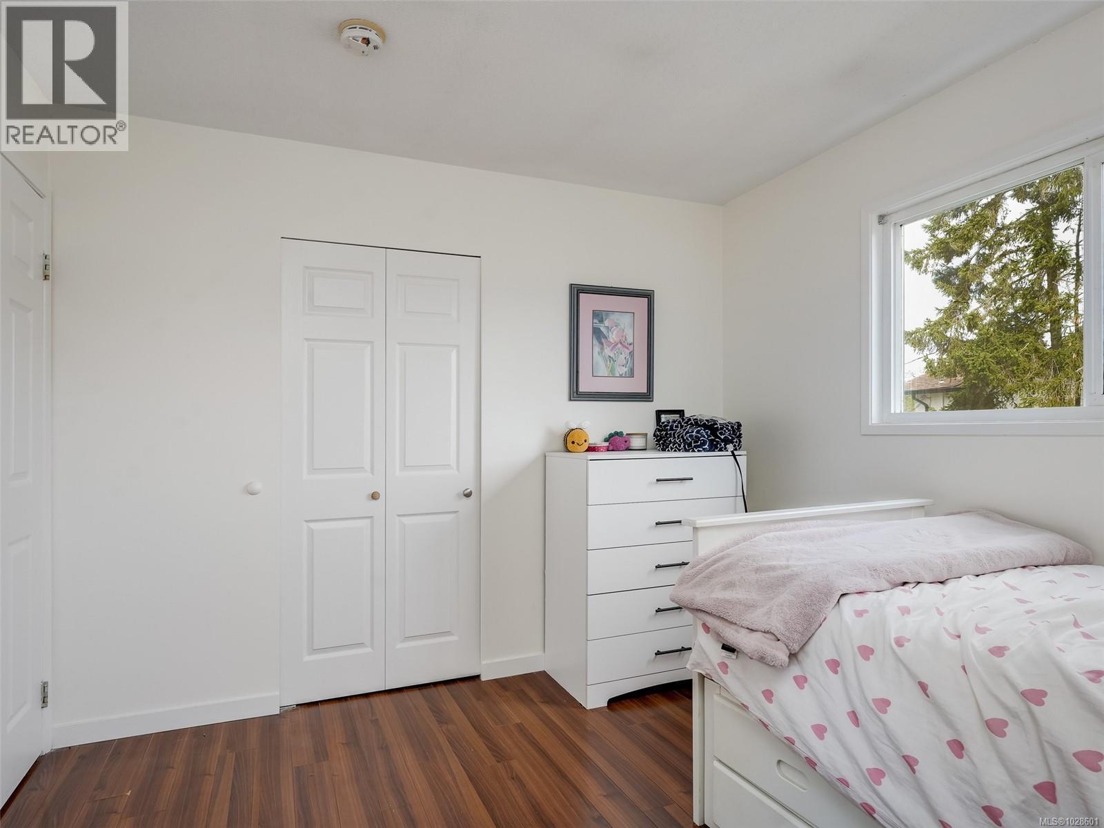  1604 San Juan Avenue, Saanich