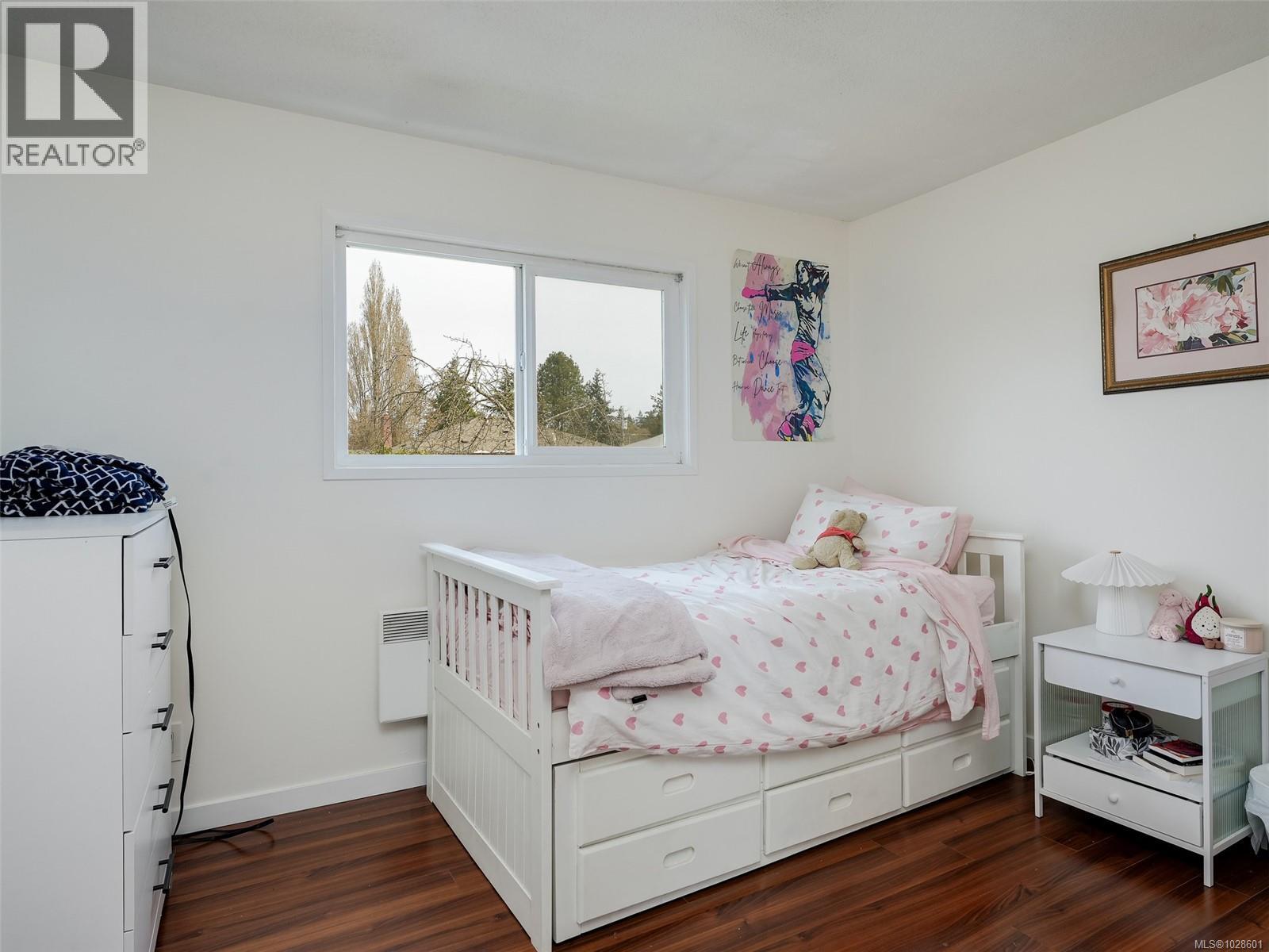  1604 San Juan Avenue, Saanich