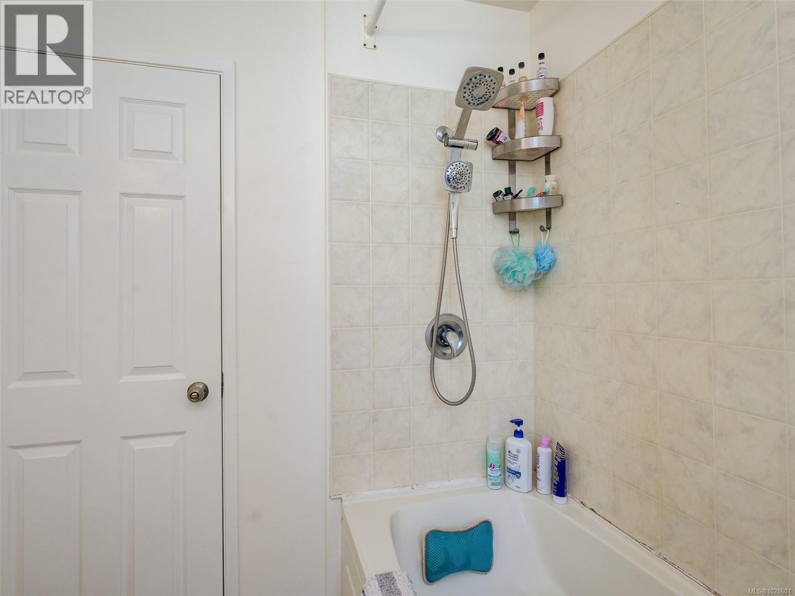  1604 San Juan Avenue, Saanich