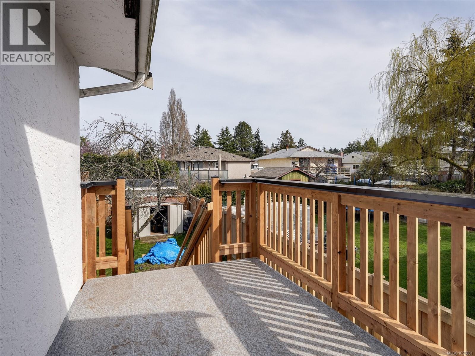  1604 San Juan Avenue, Saanich