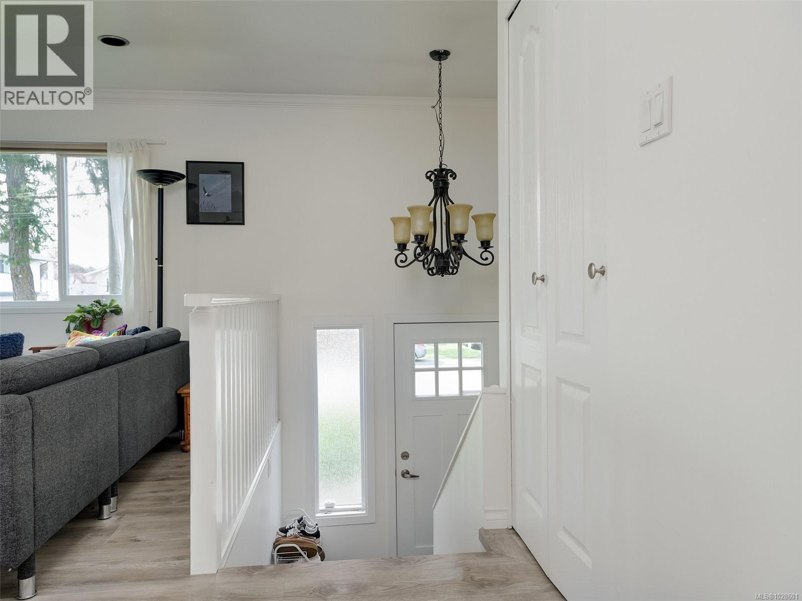  1604 San Juan Avenue, Saanich