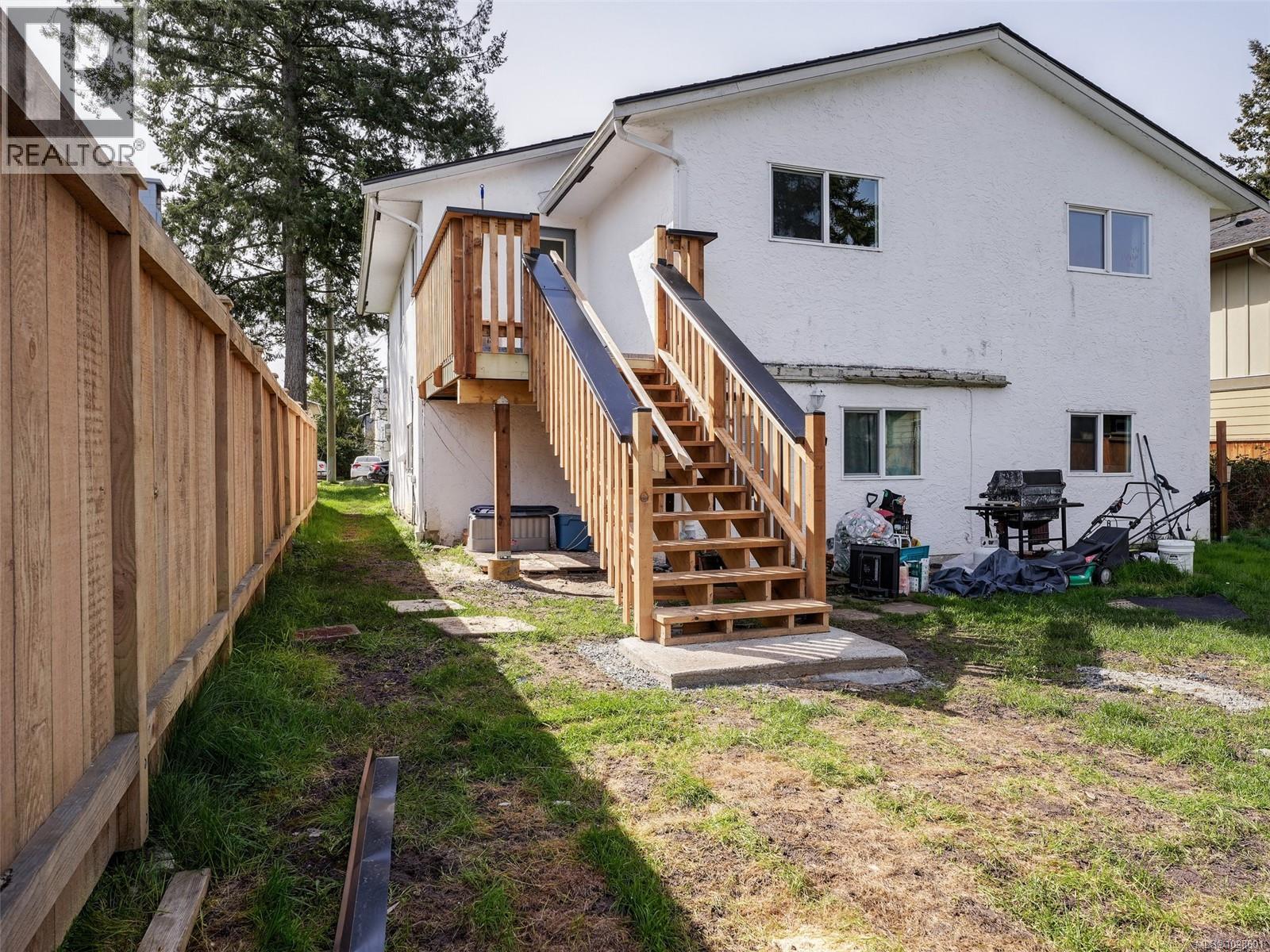  1604 San Juan Avenue, Saanich