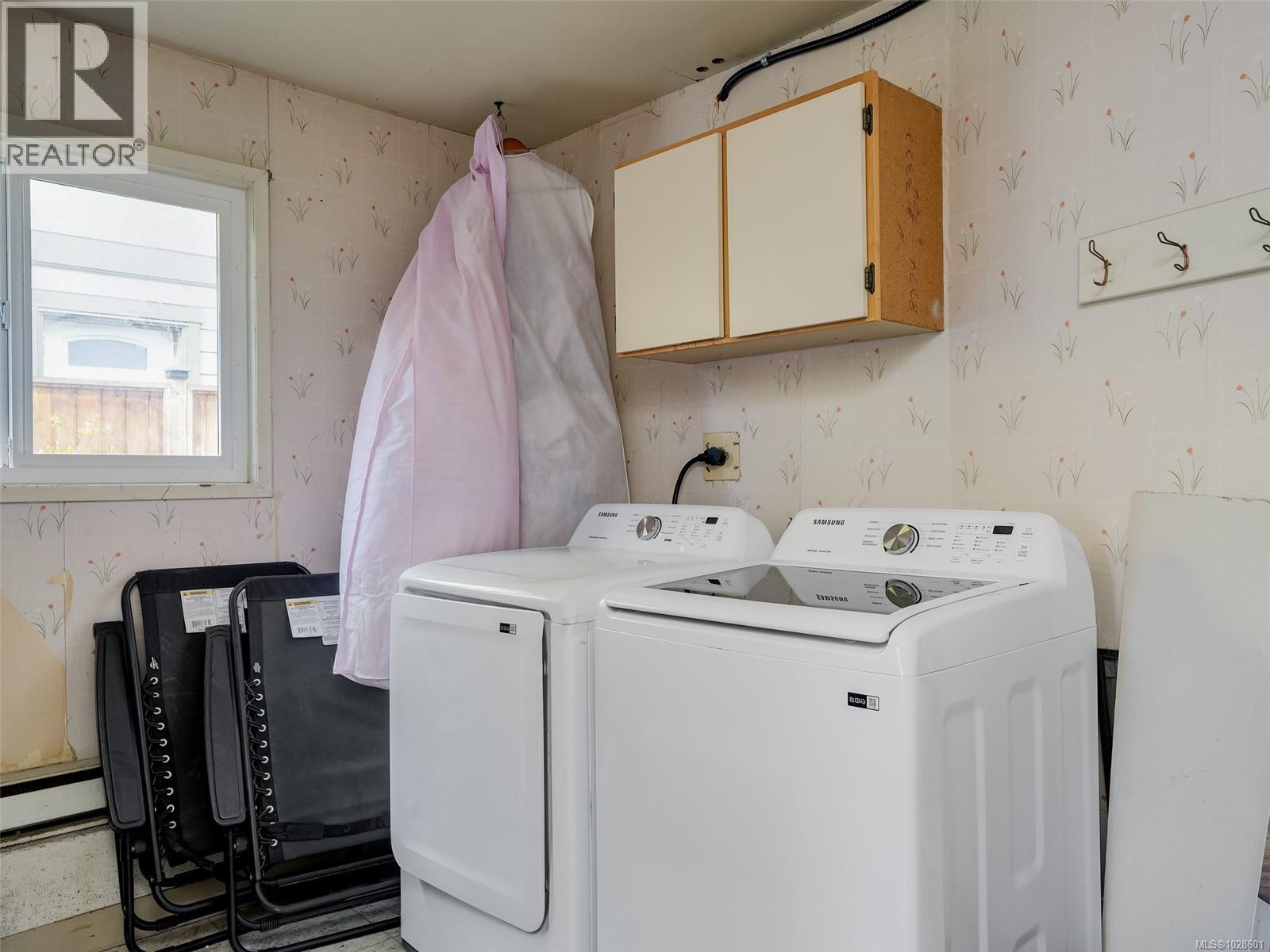  1604 San Juan Avenue, Saanich