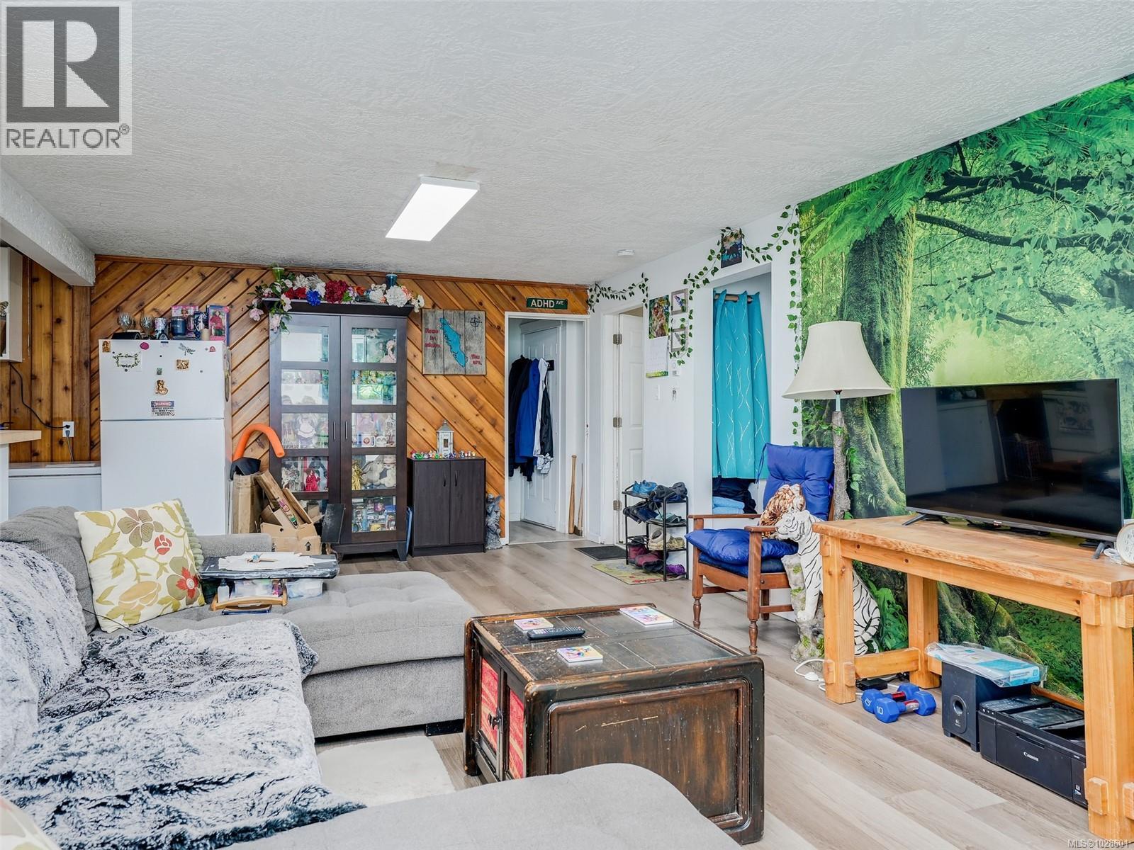  1604 San Juan Avenue, Saanich