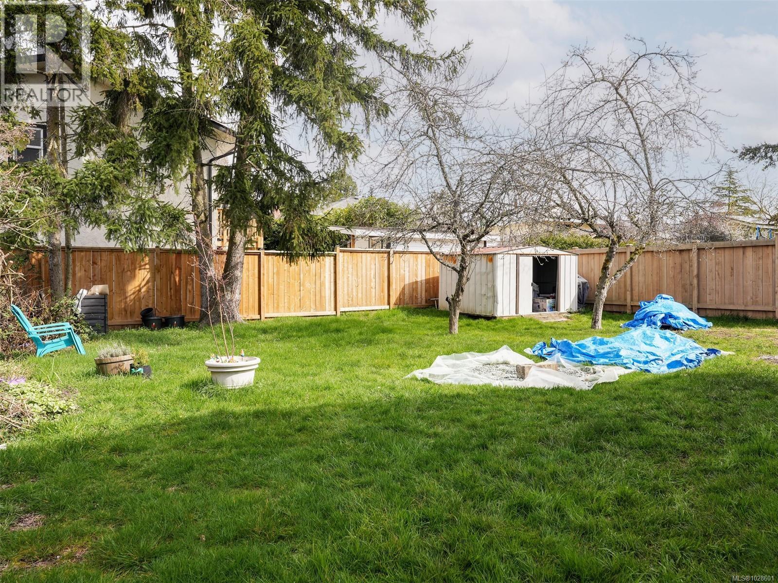  1604 San Juan Avenue, Saanich