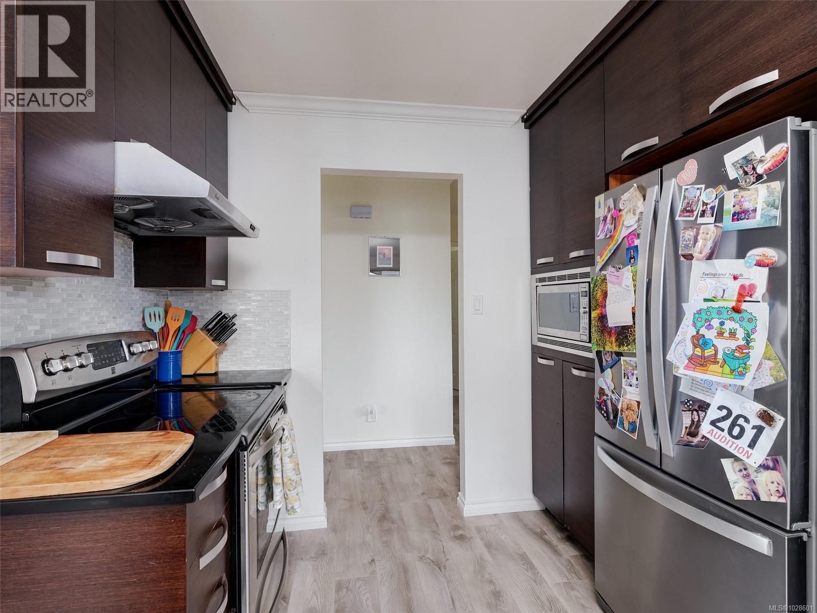  1604 San Juan Avenue, Saanich