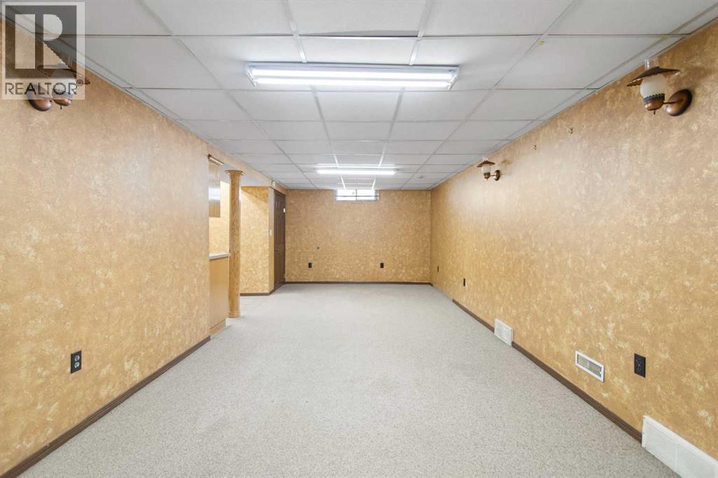 1108 MARCOMBE CRESCENT NE - 27