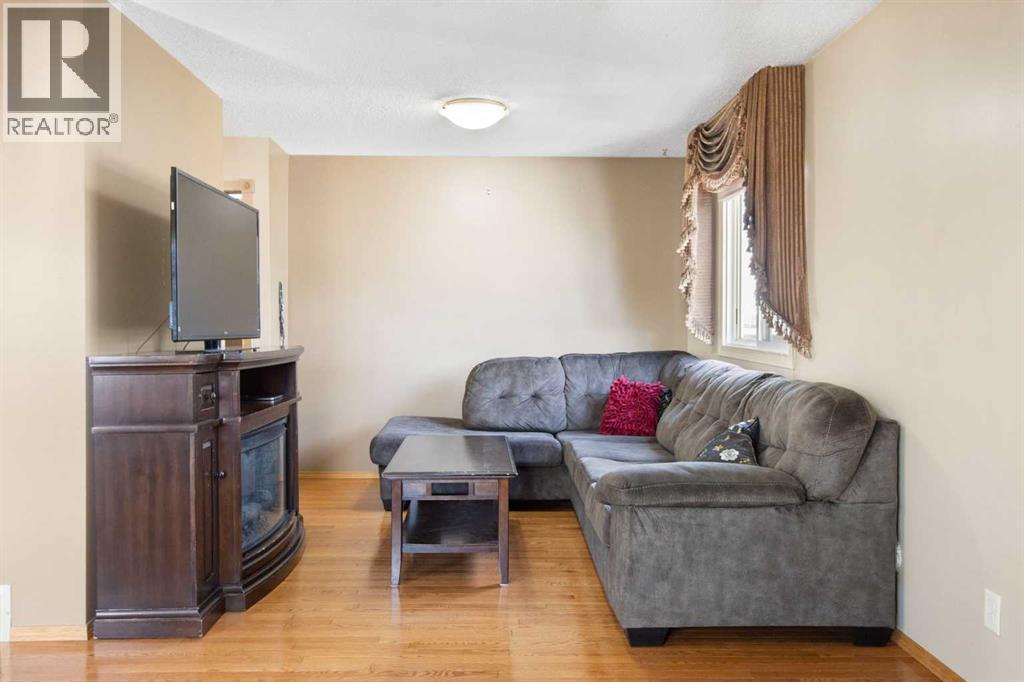 1108 MARCOMBE CRESCENT NE - 9