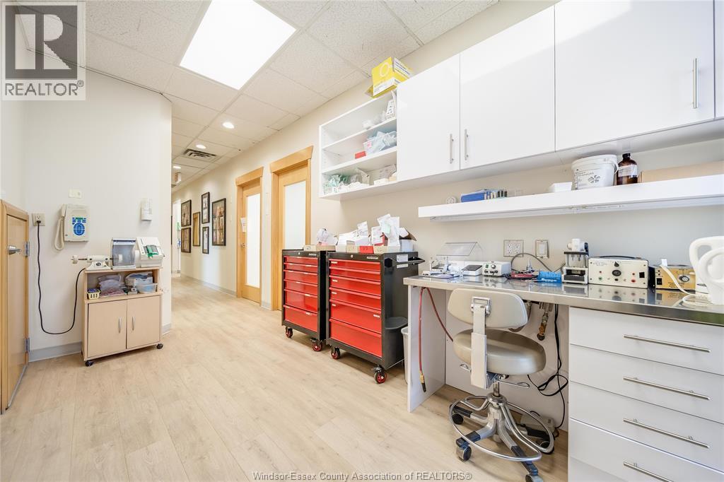 1100 OUELLETTE AVENUE, Windsor, Ontario, N8X1J6 — Photo 21