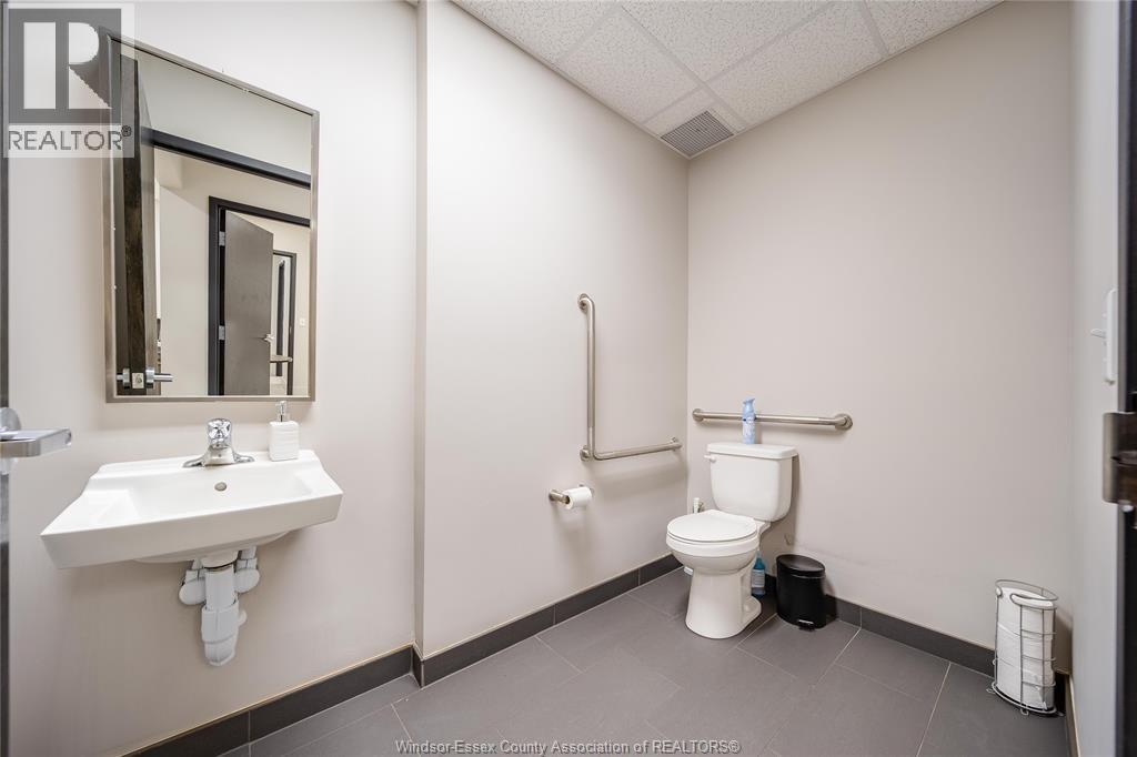 1100 OUELLETTE AVENUE, Windsor, Ontario, N8X1J6 — Photo 47