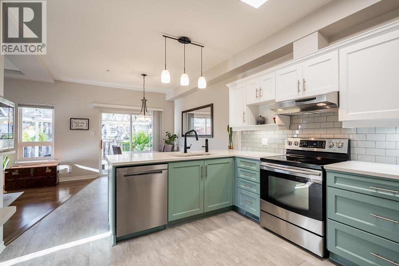 9 998 RIVERSIDE DRIVE, Port Coquitlam