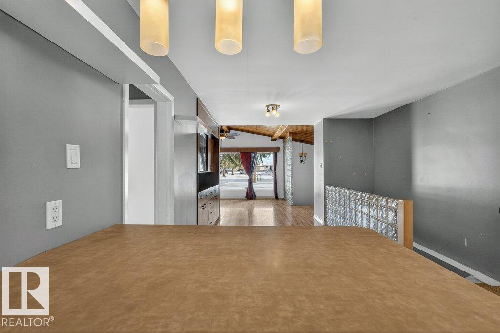 10316 42 ST E NW - 21