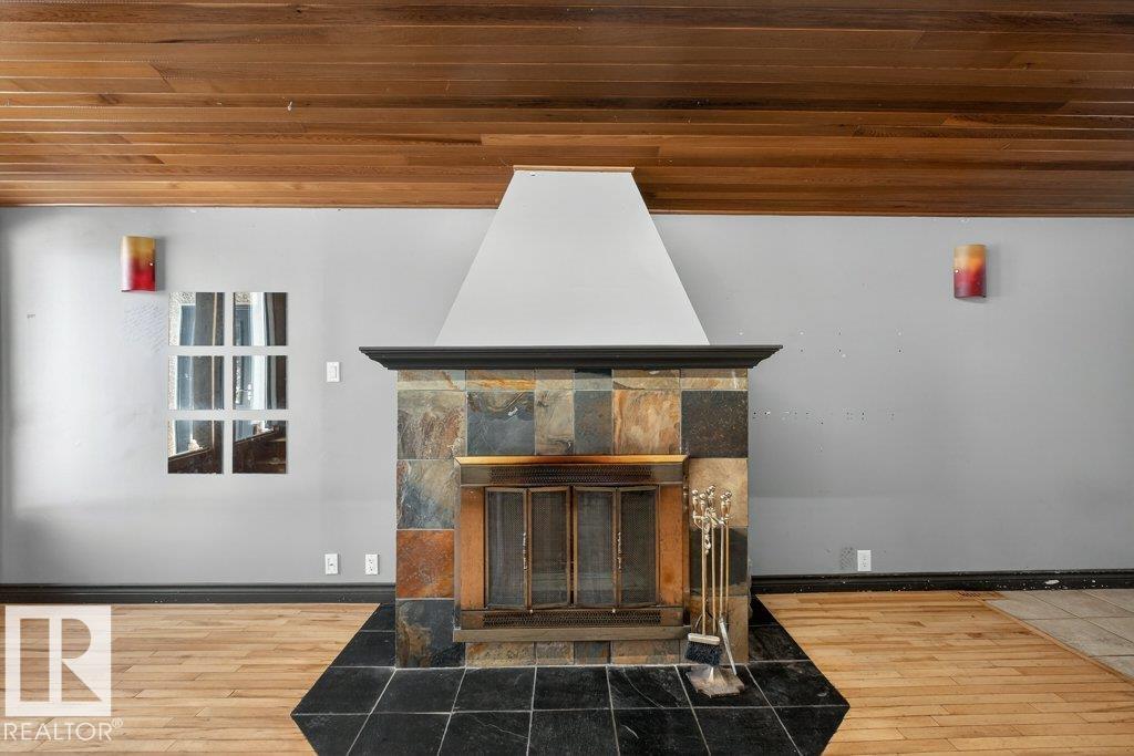 10316 42 ST E NW - 25