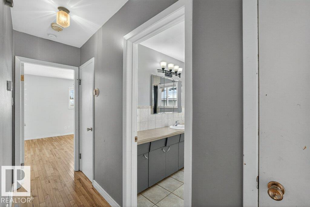 10316 42 ST E NW - 28