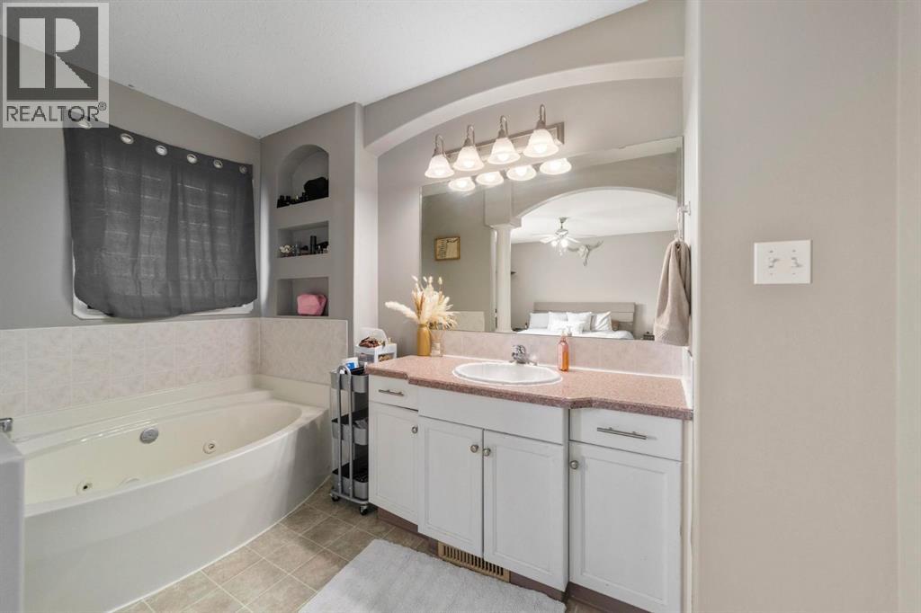 52 ELLIOTT DRIVE - 12