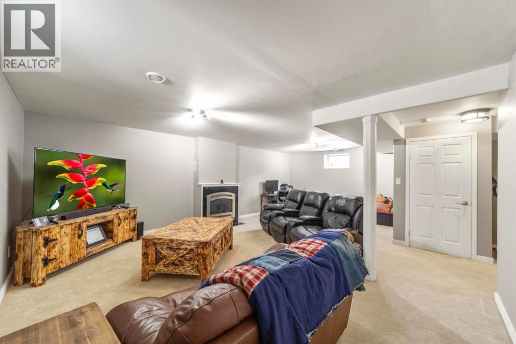 52 ELLIOTT DRIVE - 19