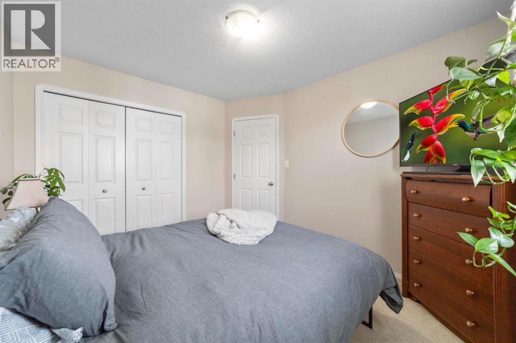 52 ELLIOTT DRIVE - 16