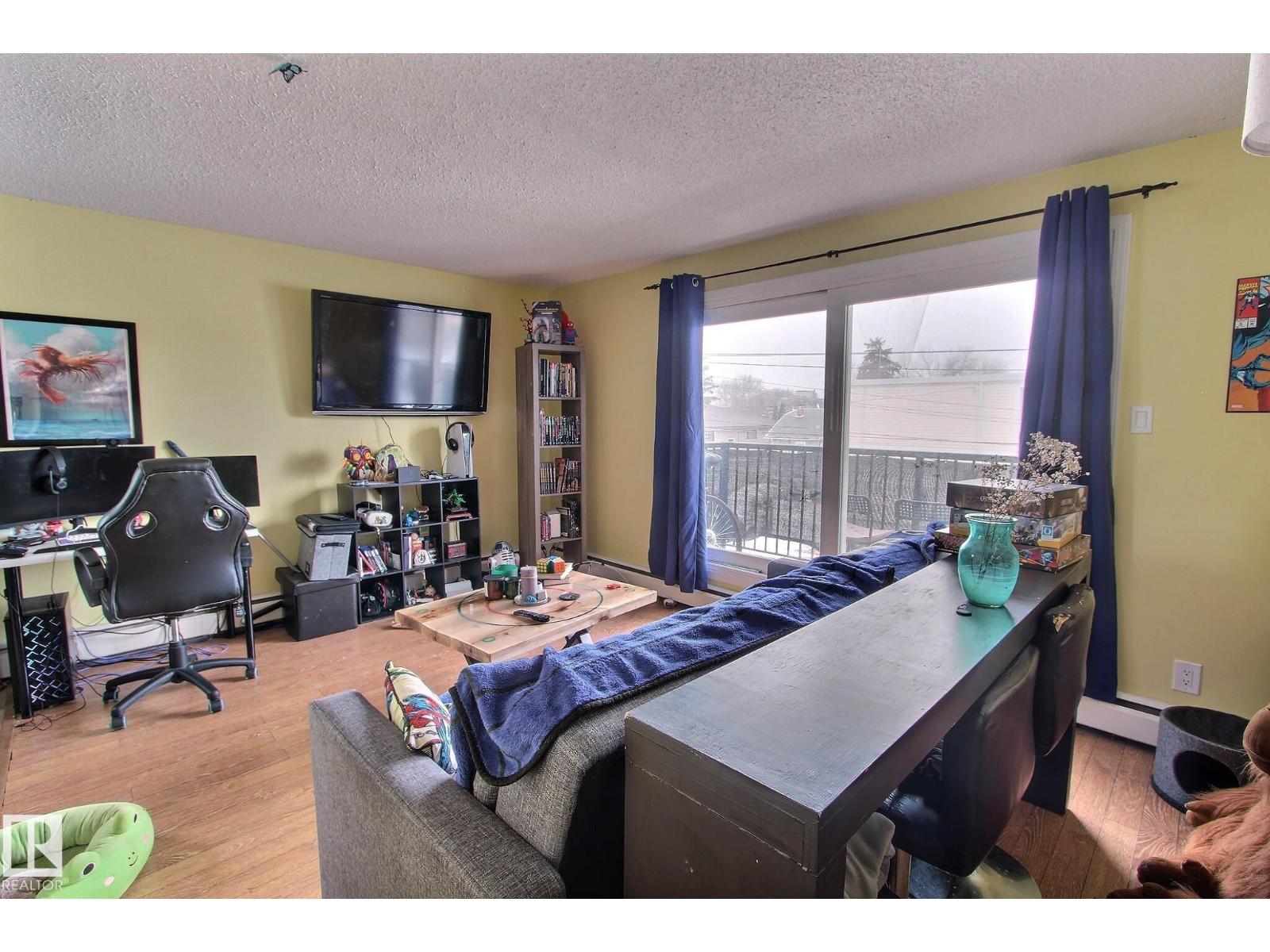 #305 10740 105 ST NW - 4