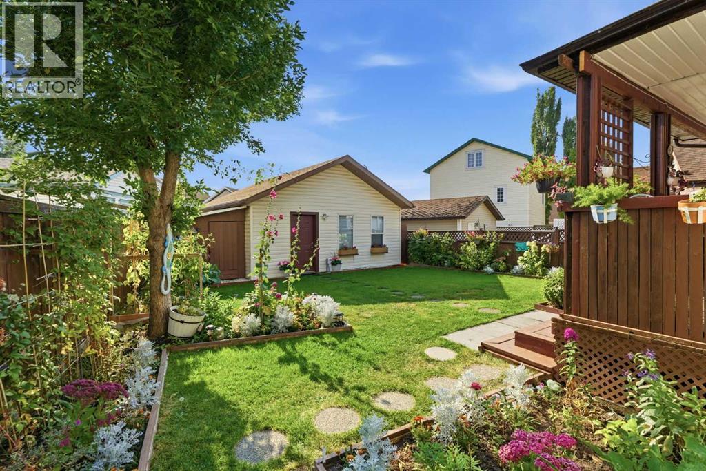 Single Family House for Sale in  Prestwick Green SE McKenzie Towne Calgary 