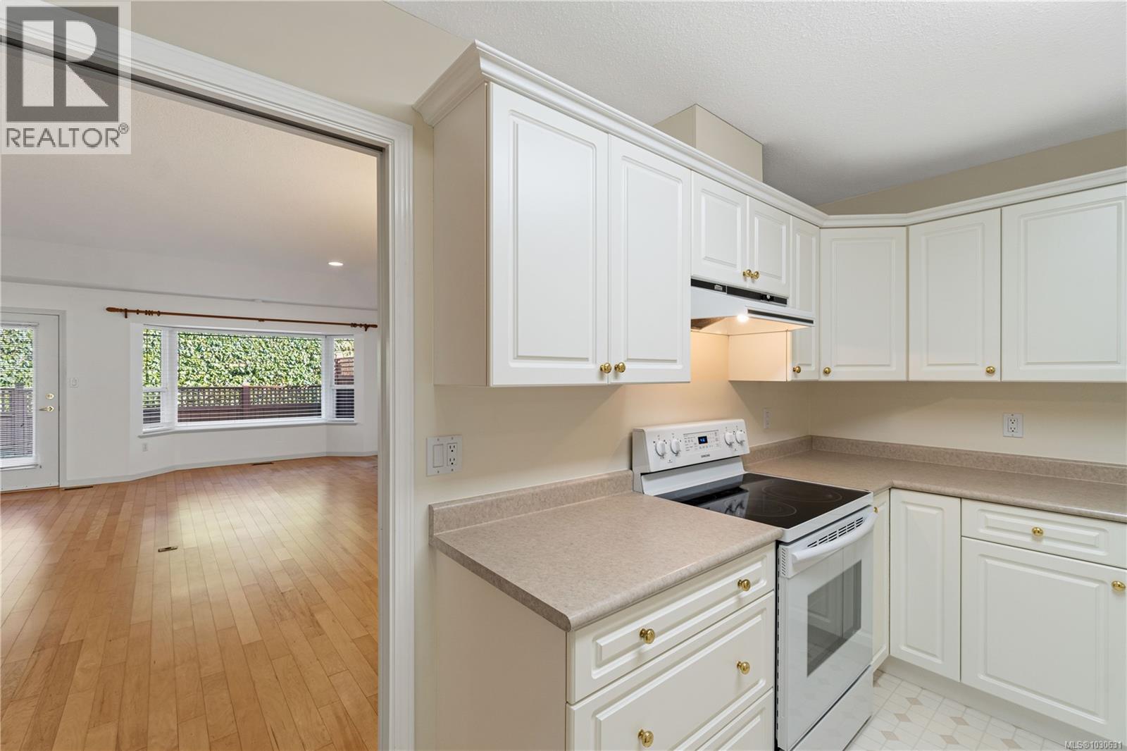 #1 850 ARBUTUS ST - 10