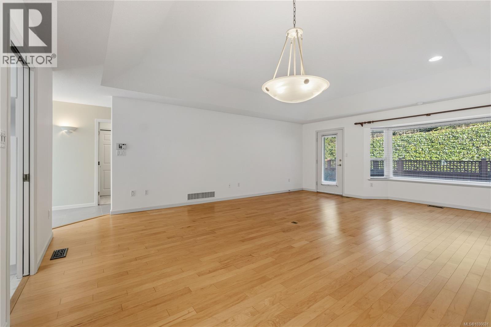#1 850 Arbutus St - 16