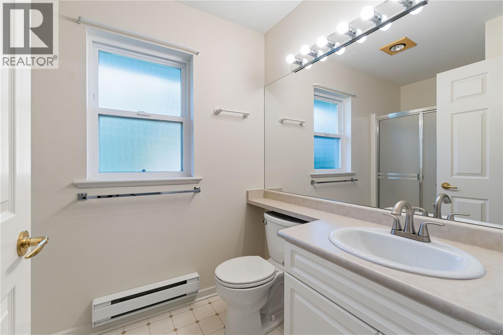 #1 850 Arbutus St - 23