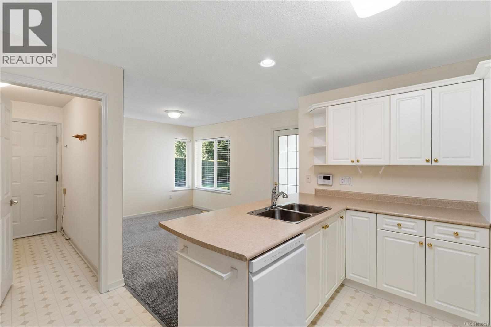 #1 850 Arbutus St - 3