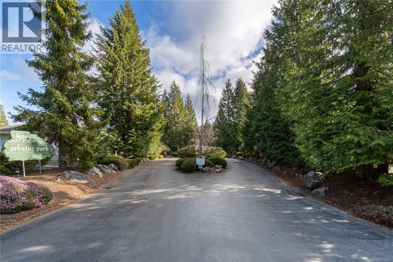 #1 850 ARBUTUS ST - 36