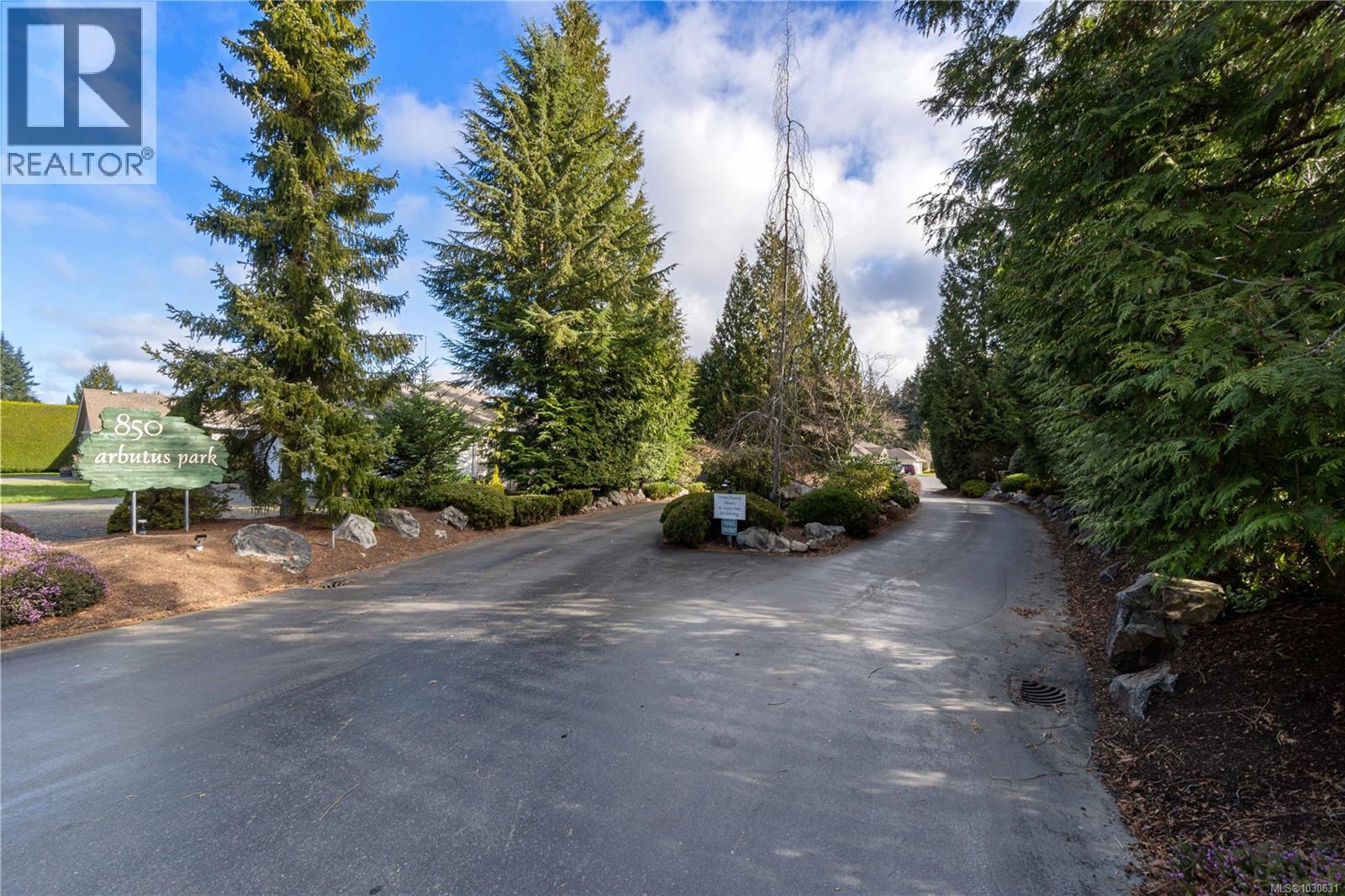 #1 850 ARBUTUS ST - 37