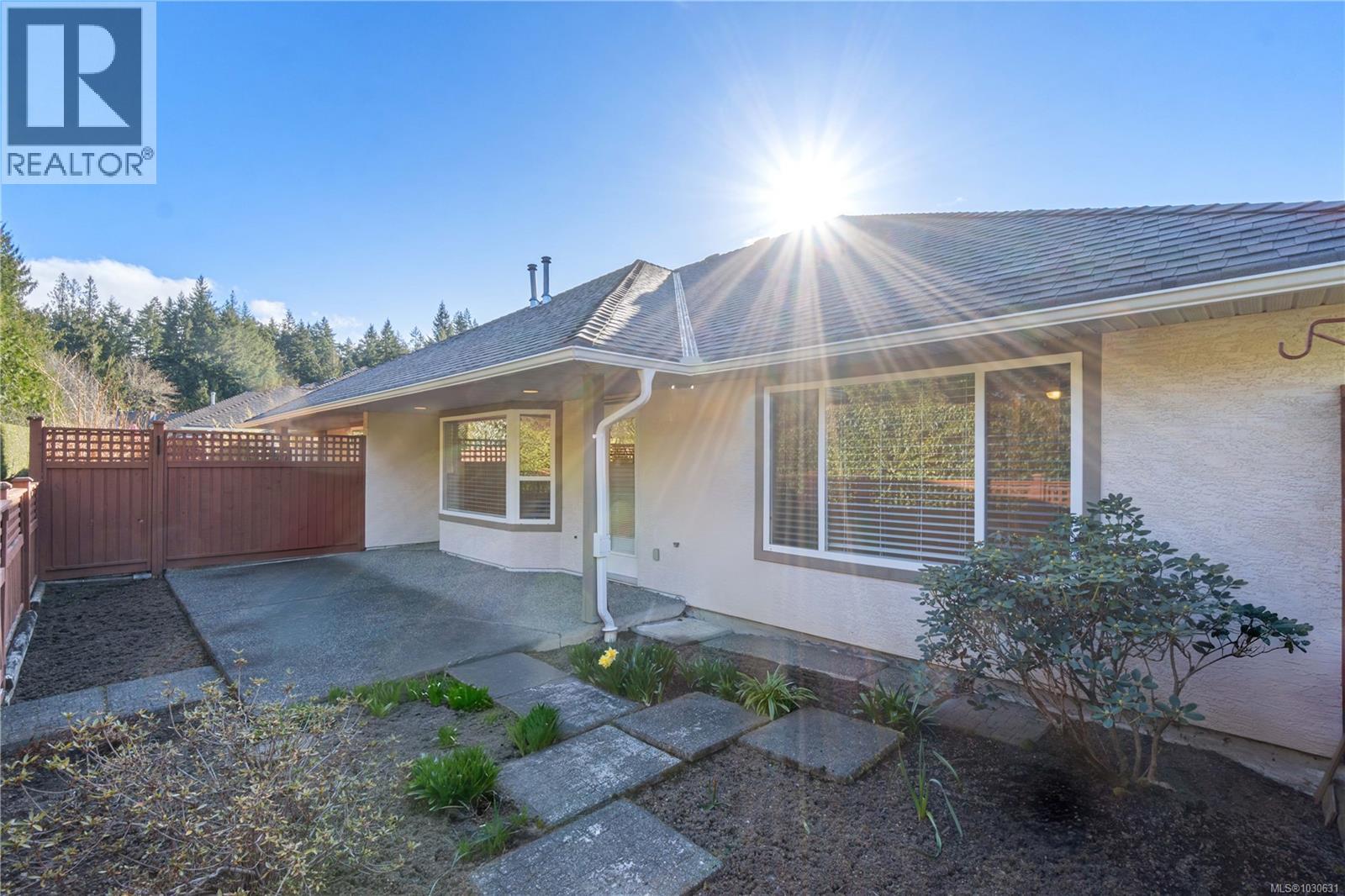 #1 850 Arbutus St - 4